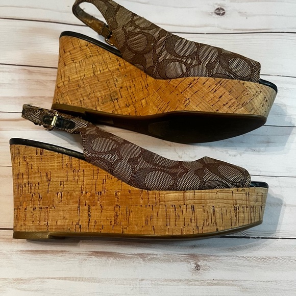 Coach Insignia Ferry Peep Toe Wedge Heels Shoes 6.5 Women - Picture 5 of 8
